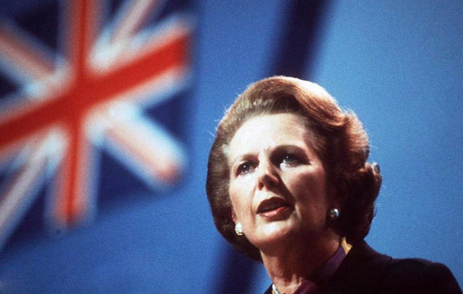 英国历任首相谢幕影像，还记得卡梅伦挥起的小手吗？