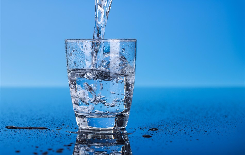 自来水、泉水、矿泉水、气泡水，在法国喝哪种水才最安全？