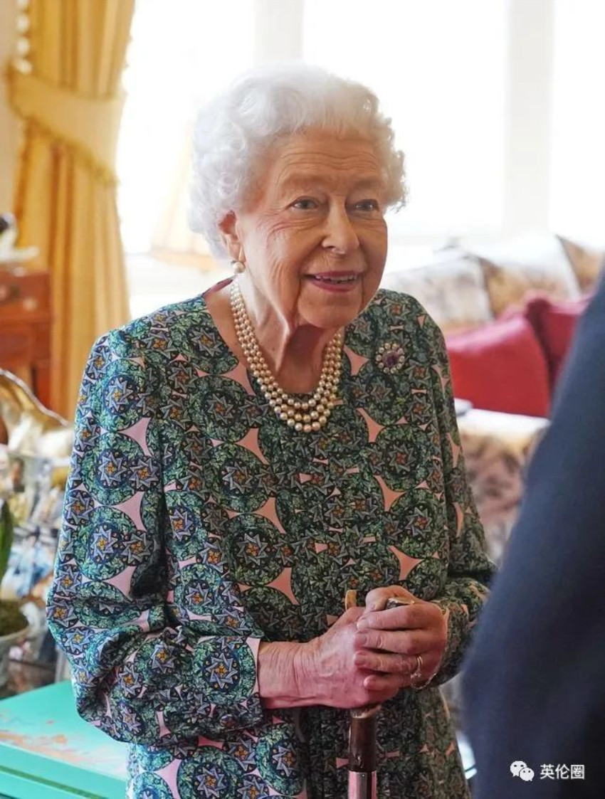 95岁女王新冠痊愈已复工! 女王: 感觉好多了!
