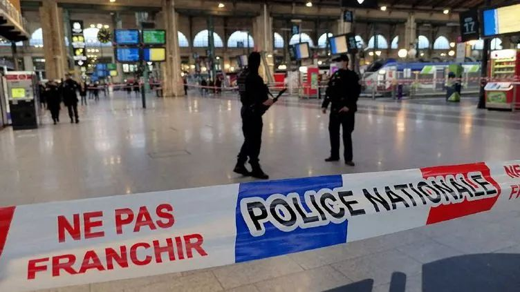 恐怖！巴黎车站无差别杀人，凶手连捅20下！又是非法移民惹的祸？ 