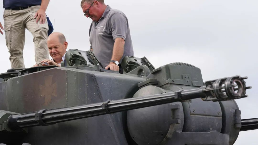组团忽悠？荷兰、丹麦临时反悔，不再给乌克兰豹2坦克，德国：XXX