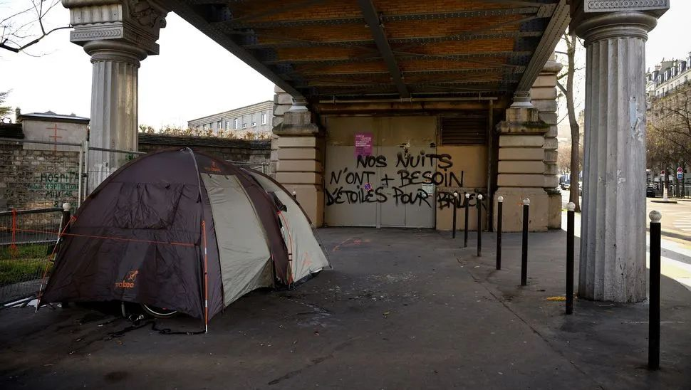 “住”地铁,露宿停车场,巴黎无家可归者翻倍！竟与2024奥运有关？