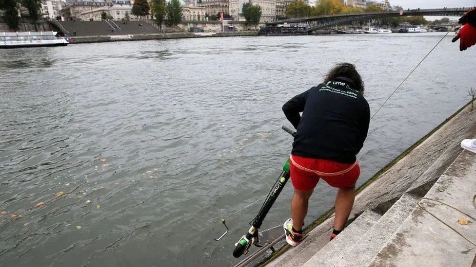 巴黎为何公投封杀共享电动滑板车？真相在法国网友的吐槽里……