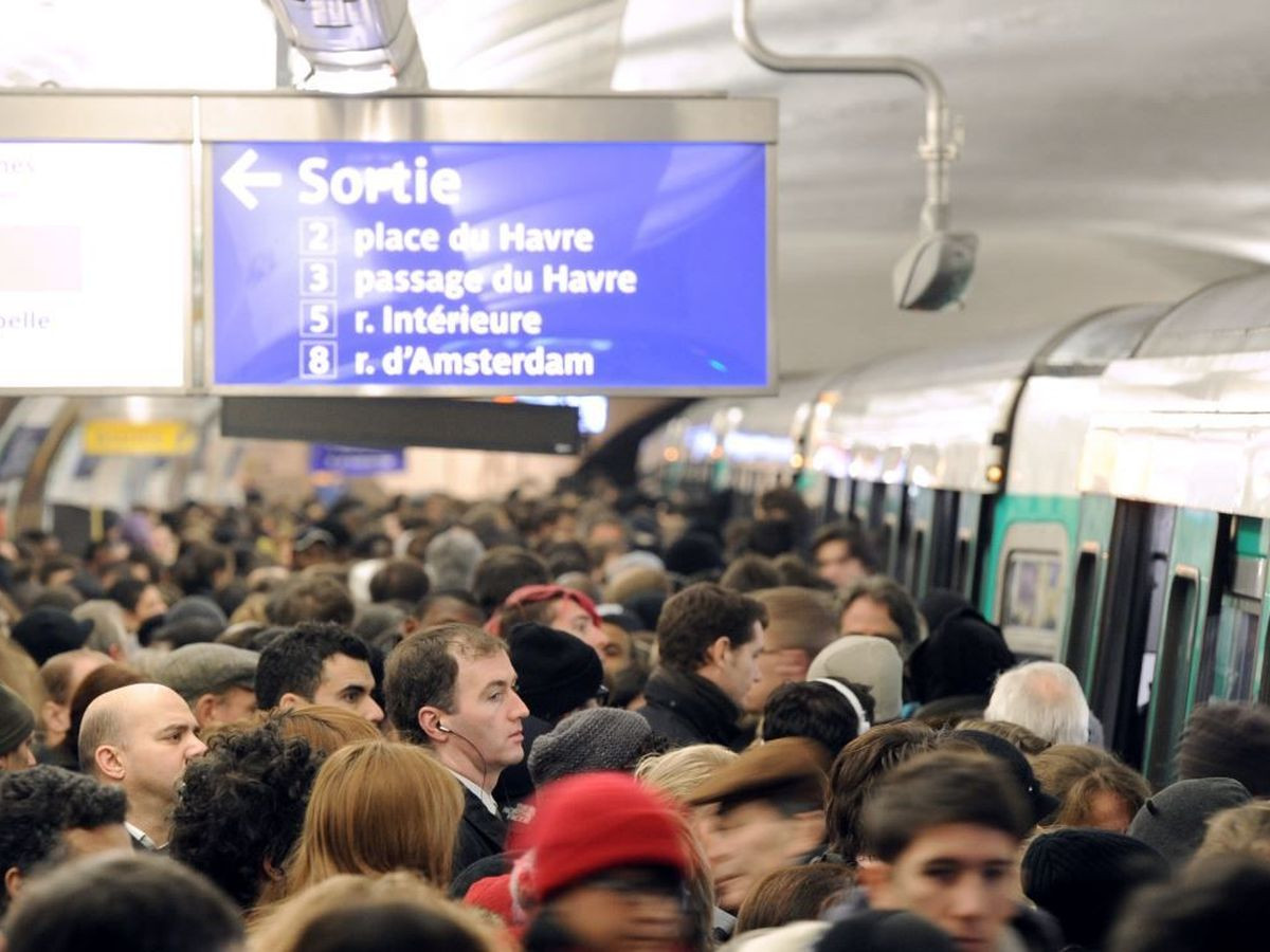 「我们会死的，让我们喘口气！」高温下被困2小时，这是巴黎地铁还是“地狱”？