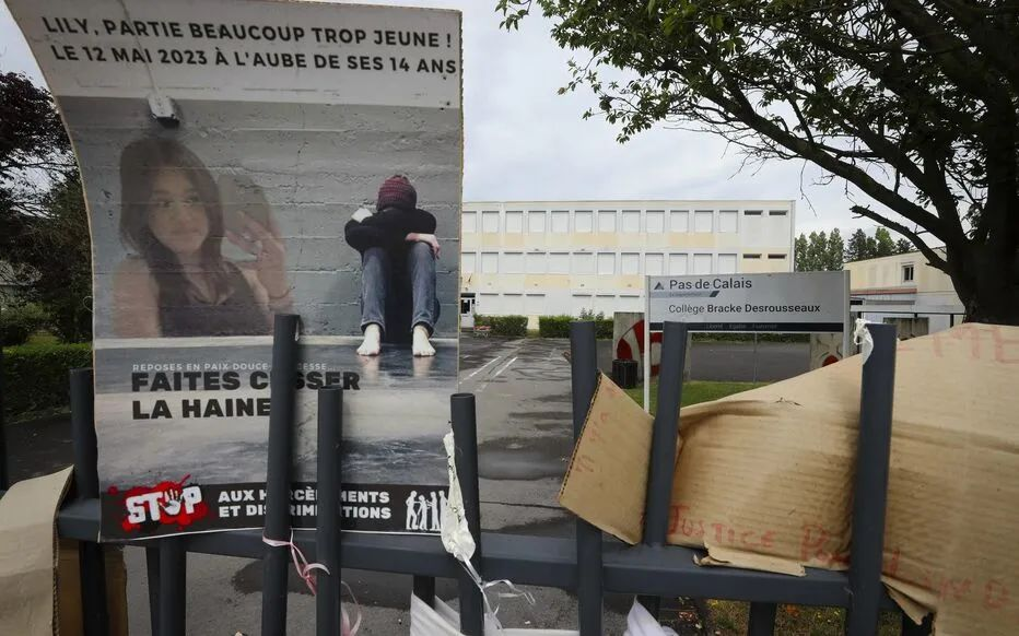 13岁法国女孩自杀后，霸凌者扬言“要在她的坟头撒尿”……受害者母亲的做法大快人心！