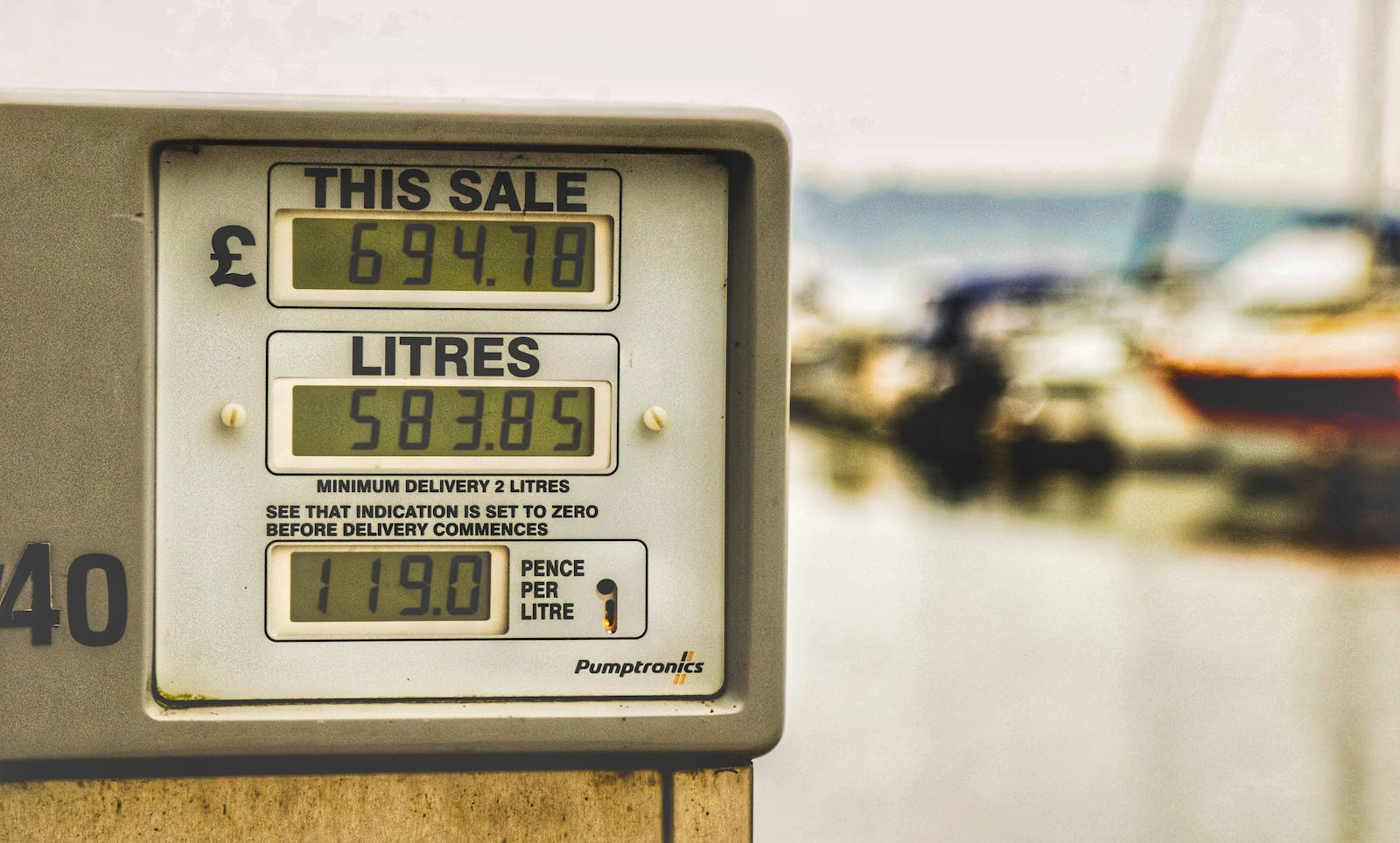 法国油价持续攀升，“老司机”为省油这些招数都使出来了！