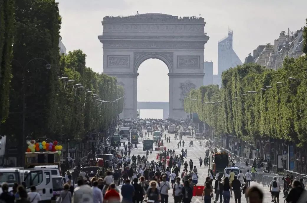 赴华新冠检测取消，出境游更方便！不畏罢工骚乱，中国游客：早就想来巴黎！