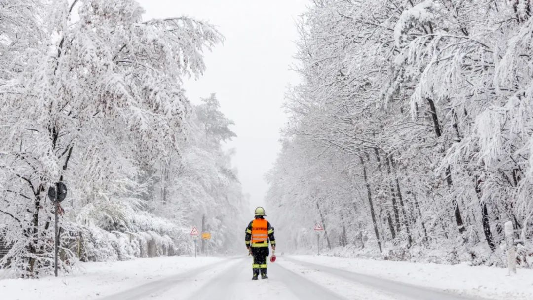 雪天+大降温！德国多地发生事故，学校停课，道路封闭