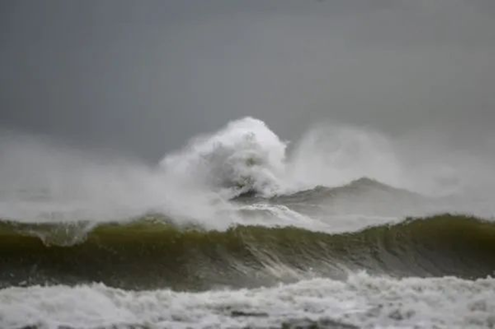 法国南部突发“海啸预警”，沿海居民震惊！这些城市海啸风险极高，怎么逃生？