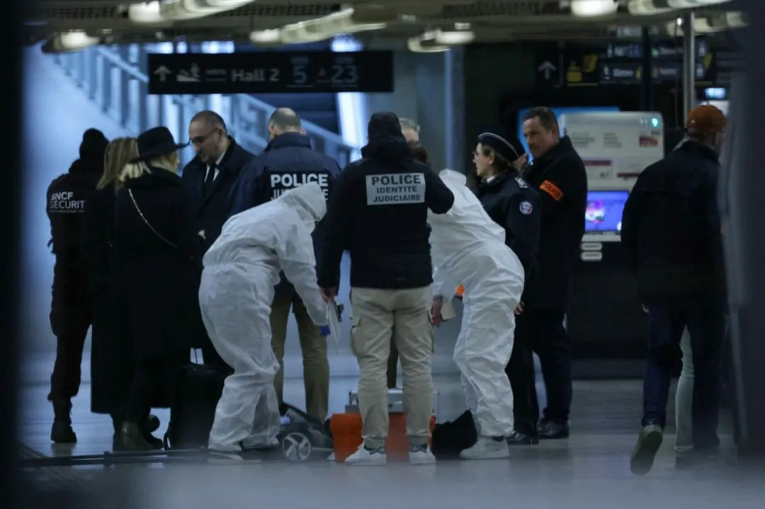 “痛恨法国、咒骂马克龙”！巴黎火车站袭击案：疑似嫌犯社媒账号曝光！曾预告袭击？
