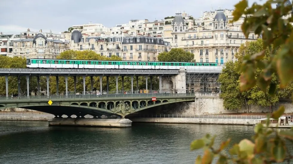 巴黎“老古董”地铁系统将面临奥运会700万游客挑战；德三名青少年涉嫌策划恐袭被捕