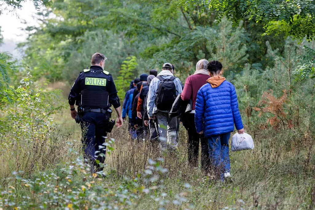 苦难民久已，欧盟进一步限制难民入境！卢旺达法案生效，英国首批被驱逐者将于七月启程